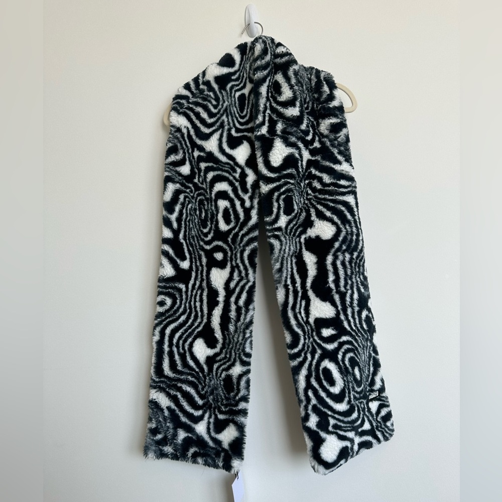 Ragged brand swirl print fuzzy scarf